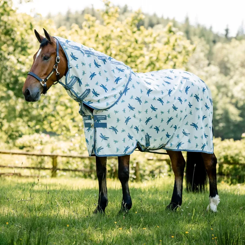 Bug Rug XL Plus Vliegendeken 145/195 - Dragonfly Print/Silver/Blue/Sage von Amigo – Produktfoto
