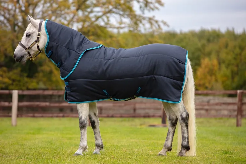 Insulator Plus Pony Medium 200g Staldeken 75-114 Pony by Amigo in Dark blue – product photo