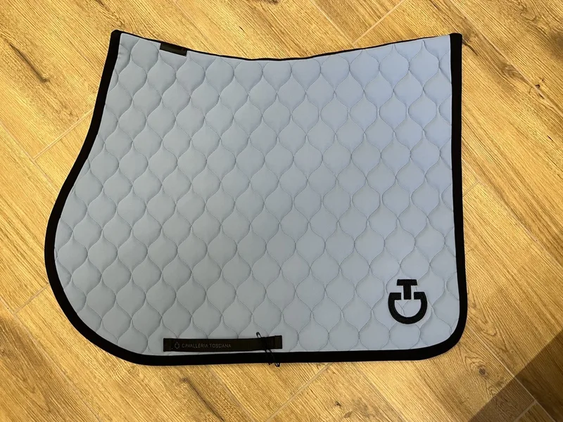 Circular-Quilted Zadeldek Jumping Pony by Cavalleria Toscana in Dark blue – product photo
