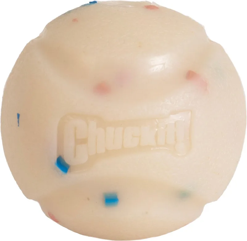 Birthday Fetch Ball - Ø 6 cm – Stevig Hondenspeelgoed – Apporteerspeelgoed met vanillegeur – Hondenbal – Hondenspeeltje by Chuckit! in Confetti – product photo