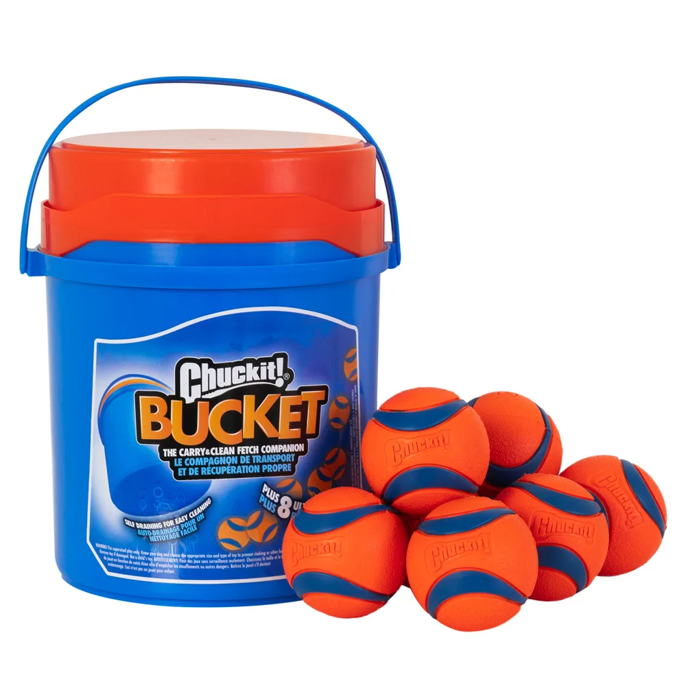 Emmer met Ultra Ball set van 8 hondenspeeltjes van Chuckit! – productfoto