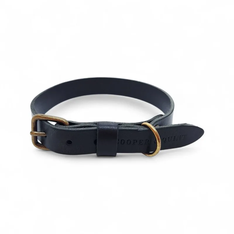 No Fuss - Halsband Hond Leer - Oud Messing- Medium by Cooper & Quint in Black – product photo