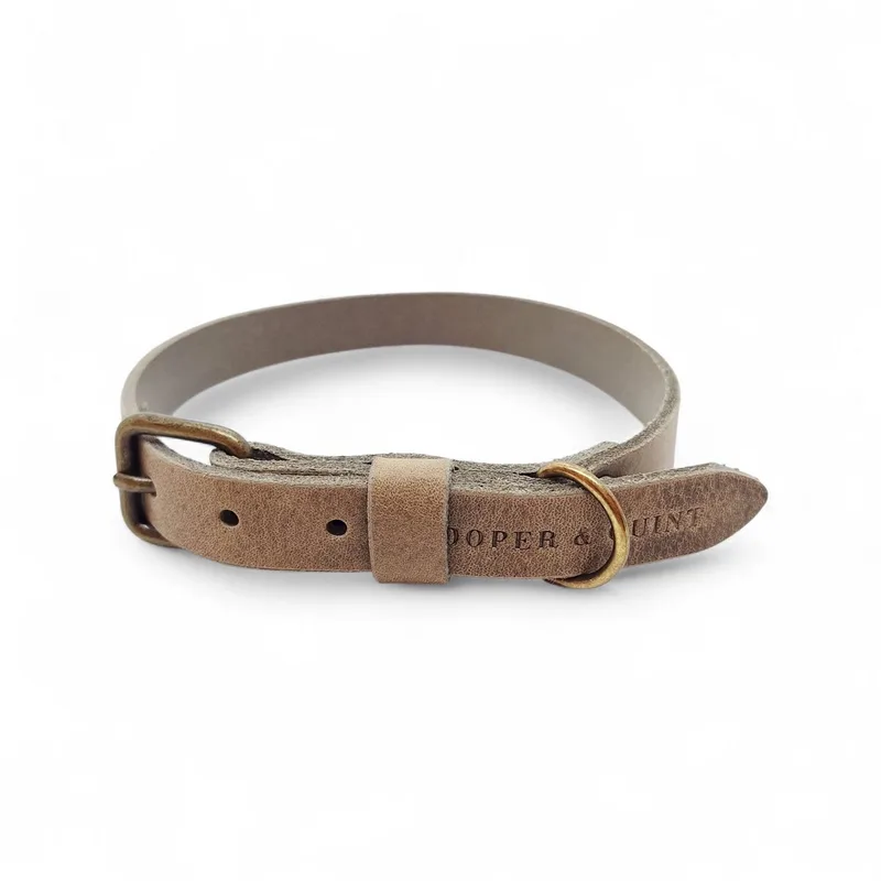 No Fuss Halsband - Oud Messing - S by Cooper & Quint in Stone – product photo