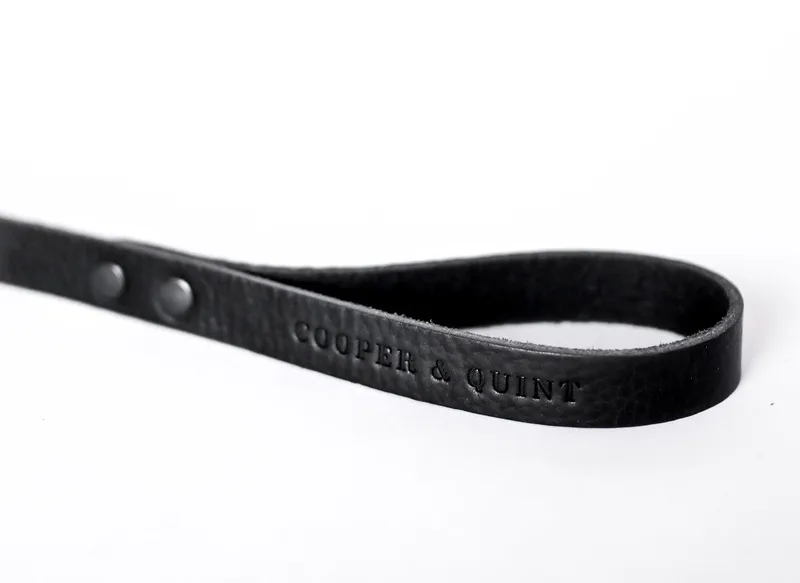 No Fuss Hondenriem Leer- - Breed - 140cm - Oud Messing von Cooper & Quint in Schwarz – Produktfoto