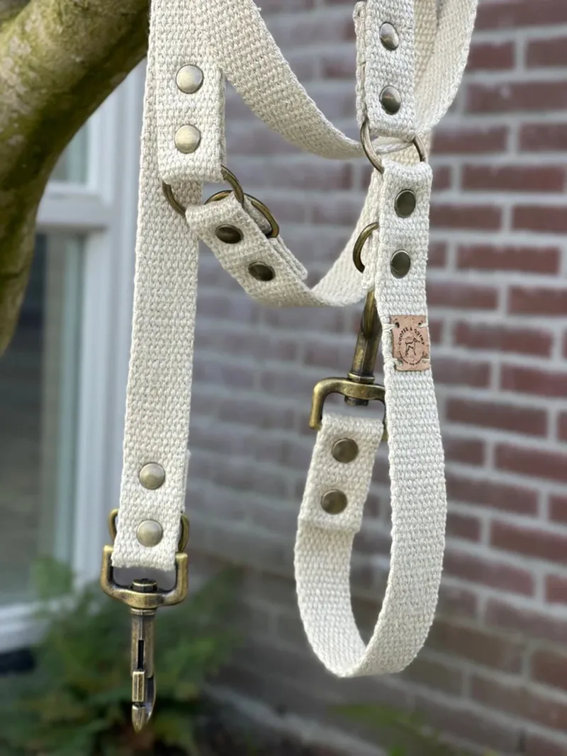 Simply Hemp Hondenriem - verstelbaar - 2 cm - Oud Messing by Cooper & Quint in Schelpenwit – product photo