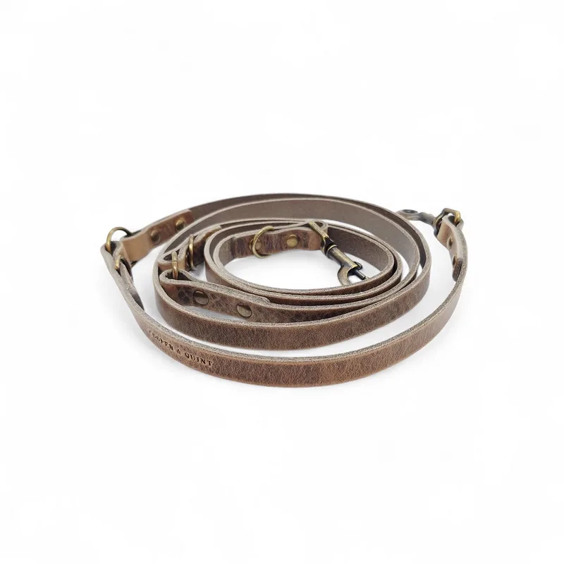Switch Verstelbare Leren Hondenriem - 1.5 cm - Oud Messing von Cooper & Quint in Stone – Produktfoto