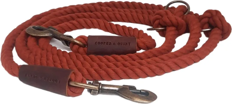 Twisted Cotton Verstelbare Hondenriem - Politielijn hond - Trainingslijn hond - Touwlijn - Katoen - 250cm - Roestig de Cooper & Quint en Rouge – photo produit