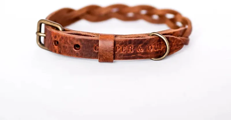 Twisted - Halsband hond gevlochten leer - Oud Messing XS by Cooper & Quint in Brown – product photo