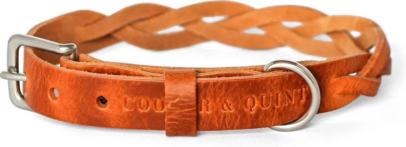 Twisted - Halsband hond gevlochten leer - Zilver - Medium by Cooper & Quint in Camel – product photo