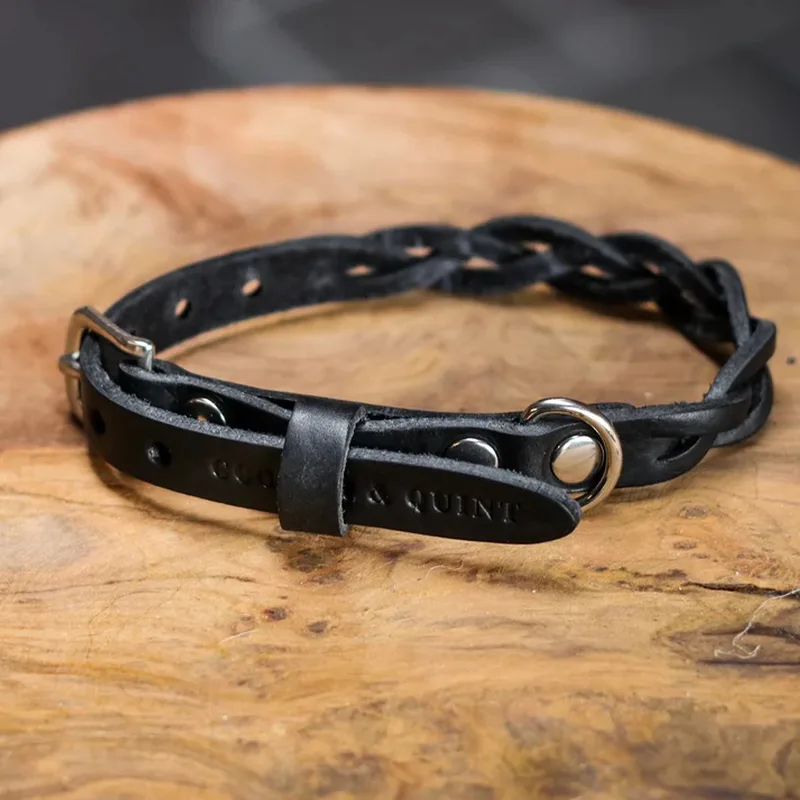 Twisted - Halsband hond gevlochten leer - Zilver - XS von Cooper & Quint in Schwarz – Produktfoto
