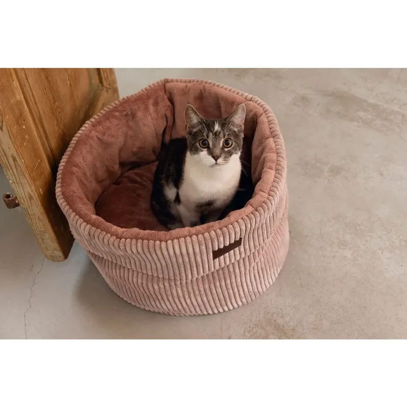 Ribbed - Kattenmand - 50x50x35 cm by Designed by Lotte in Pink – product photo 5 of 5