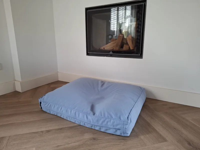 Hondenkussen / Hondenbed bench kussen blauw 65x65x12cm - Hondenkussen / Hondenbed bench kussen blauw 65x65x12cm de Dog's Companion en Bleu – photo produit
