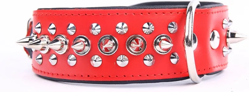 Leren Halsband - met Spikes - Lengte: 55cm Verstelbaar van: 45-53 cm x 40 mm by Dog's Companion in Red, Black – product photo