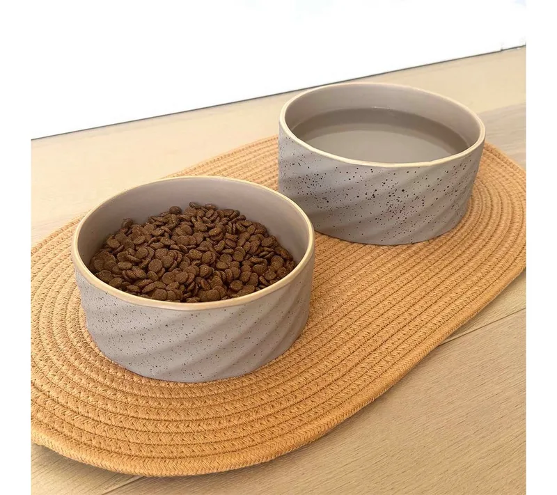 duvoplus dinner time Eetkom Stone Wavy Dune - Keramieken Voerbak voor Hond en Kat - Vaatwasserbestendig - M 1250ml by Duvo+ in Grijsgroen – product photo 5 of 5