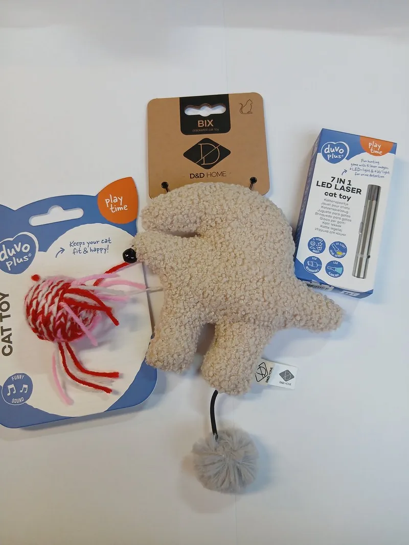 speelgoedpakket voor de kat - 3 stuks - kattenspeelgoed - laser lampje - trappelkussen - balletje de Duvo+ en Multicolore – photo produit