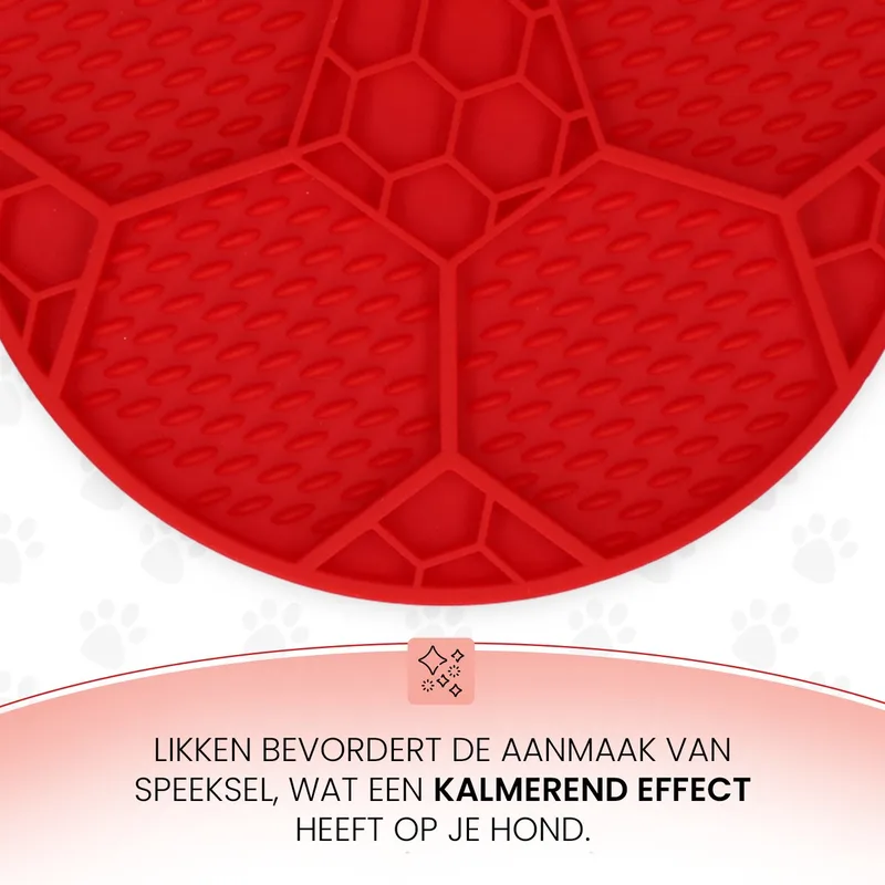 Likmat - Ø 22 cm - Slowfeeder Honden en Katten - Anti Schrok - Voermat - Likvoerbak - Voor Nat Voer en Brokken - Vaatwasserbestendig - Voetbal - Anti Slip - Voerpuzzel Kat by Eat Slow Live Longer in Red – product photo