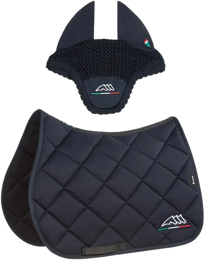 Set van zadeldek en oorbescherming met tri-color logo Equiline Rombo Logo by Equiline in Black – product photo