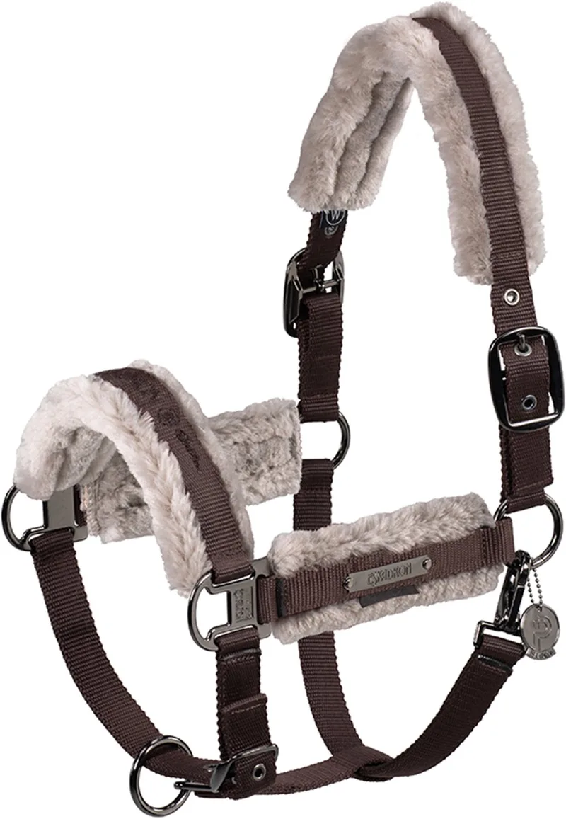 Halster Eskadron Platinum Double Pin Girth Faux Fur von Eskadron in Donkerbruin – Produktfoto