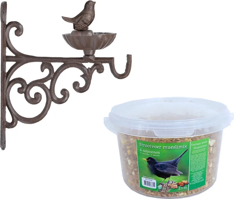 Wand vogel voederbak/drinkbak met haak gietijzer 19 cm inclusief 4-seizoenen mueslimix vogelvoer - Vogel voederstation by Esschert Design in Brown – product photo
