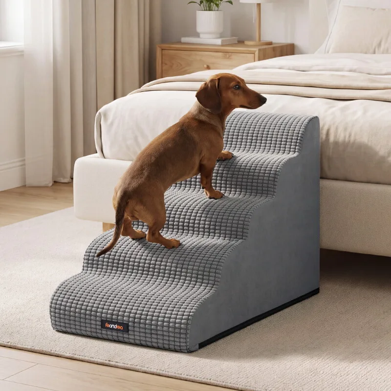 Hundetreppe, 2/3/4/5 Stufen, Sanfte Neigung, Schaumstoff Treppenhilfe für Hunde/Katzen XXL von Feandrea in Hellgrau, Regular – Produktfoto