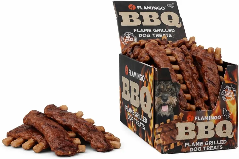 Hondensnack – Flamingo BBQ Rib met kip XL – glutenvrij & graanvrij – zonder toegevoegde suikers – rijk aan eiwitten – met kip, erwtenzetmeel & zoete aardappelmeel by Flamingo – product photo