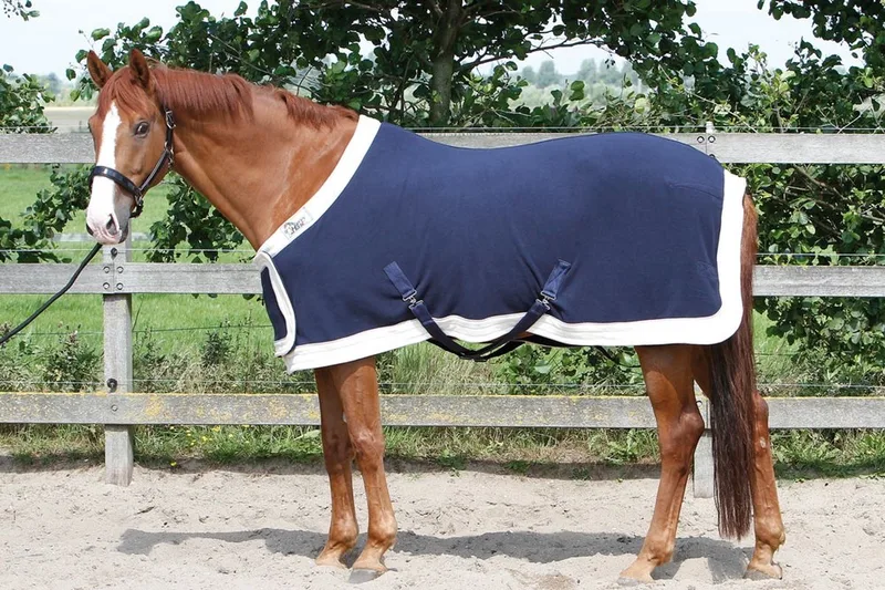 Fleecedeken staatsiemodel met borstflap 215cm navy van Harry's Horse in Blauw – productfoto