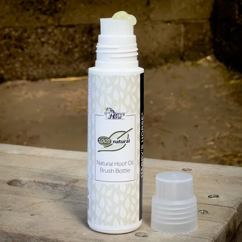 Hoefolie Natural Brush Bottle (200 ml) by Harry's Horse – product photo