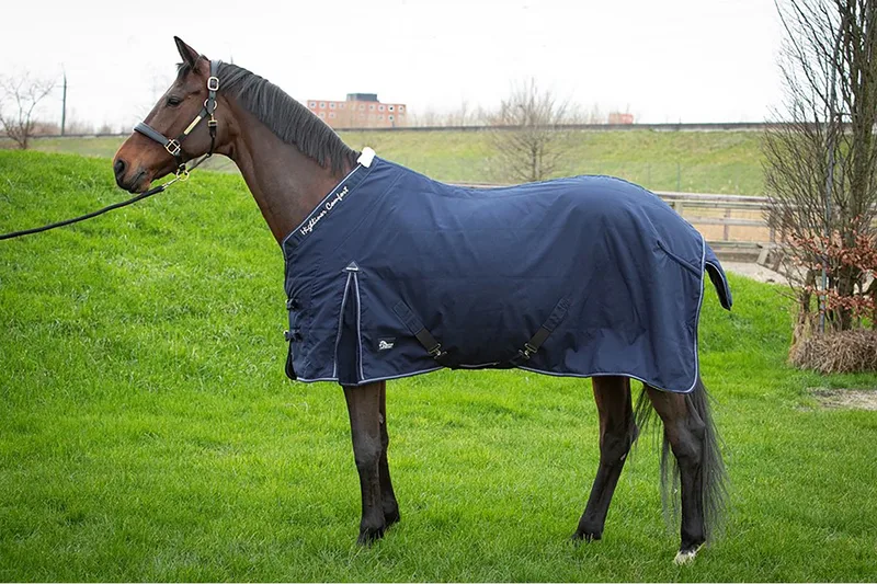 Staldeken Harry's Horse Highliner Boa 100gr - 110/145 fra Harry's Horse i Mørkeblå – produktbillede