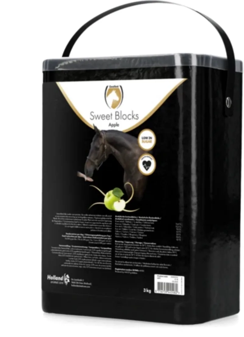 Excellent Sweet Apple Blocks 3 kg - Paardensnoepjes appel - De gezonde en smakelijke traktatie of beloning voor het paard by Holland Animal Care – product photo
