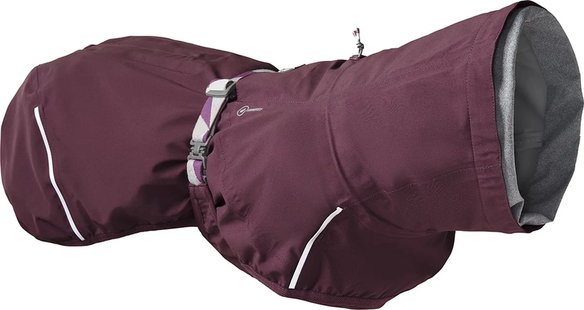Mudventure Coat - 4 seizoenen regenjas - Eco Eggplant - 35 cm från Hurtta i Bordeauxrood – produktbild