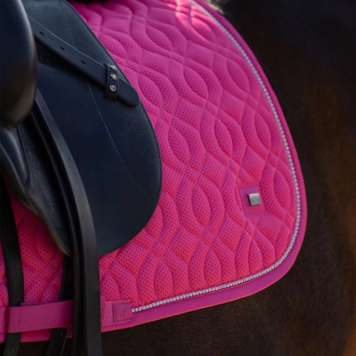 Dressuur Dekje - Full Shocking Pink van Imperial Riding in Roze – productfoto
