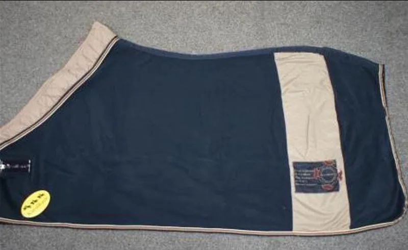 Fleecedeken Superior Marine/ bruin 175 by Kavalkade in Donker Blauw met beige – product photo
