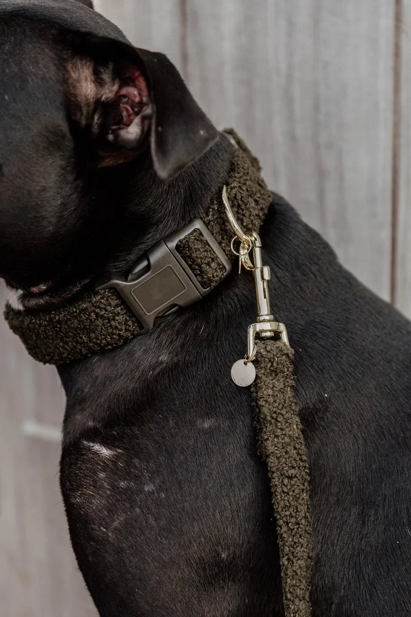 Dogwear - Hondenhalsband - Teddy Fleece - Verstelbaar - L (42-68 cm) - Hondenriem by Kentucky Horsewear in Dennengroen – product photo