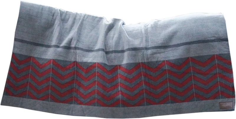 Fleecedeken Heavy Square Fishbone grey/bordeaux 140x120cm fra Kentucky Horsewear i Bordeaux – produktbillede