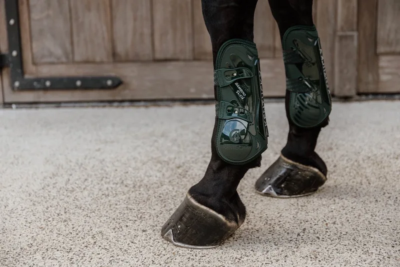 Peesbeschermers bamboo elastiek donker groen XS von Kentucky Horsewear in Dunkelgrün – Produktfoto