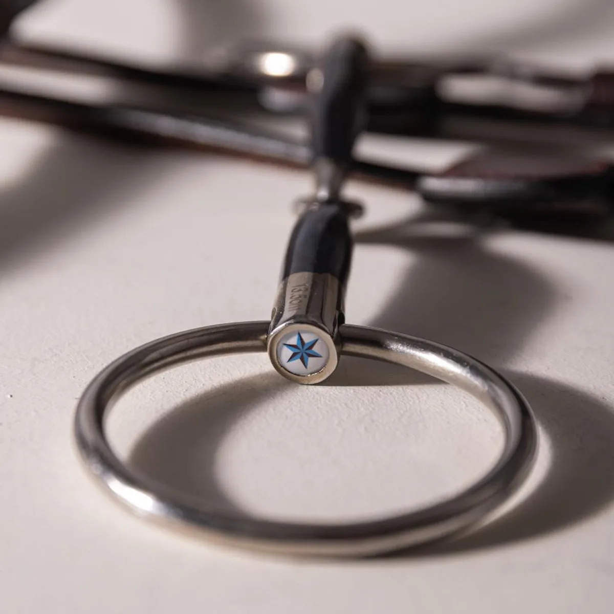 Velari - Watertrens enkel gebroken sweet iron 14mm 13,5cm de Kentucky Horsewear en Argent – photo produit
