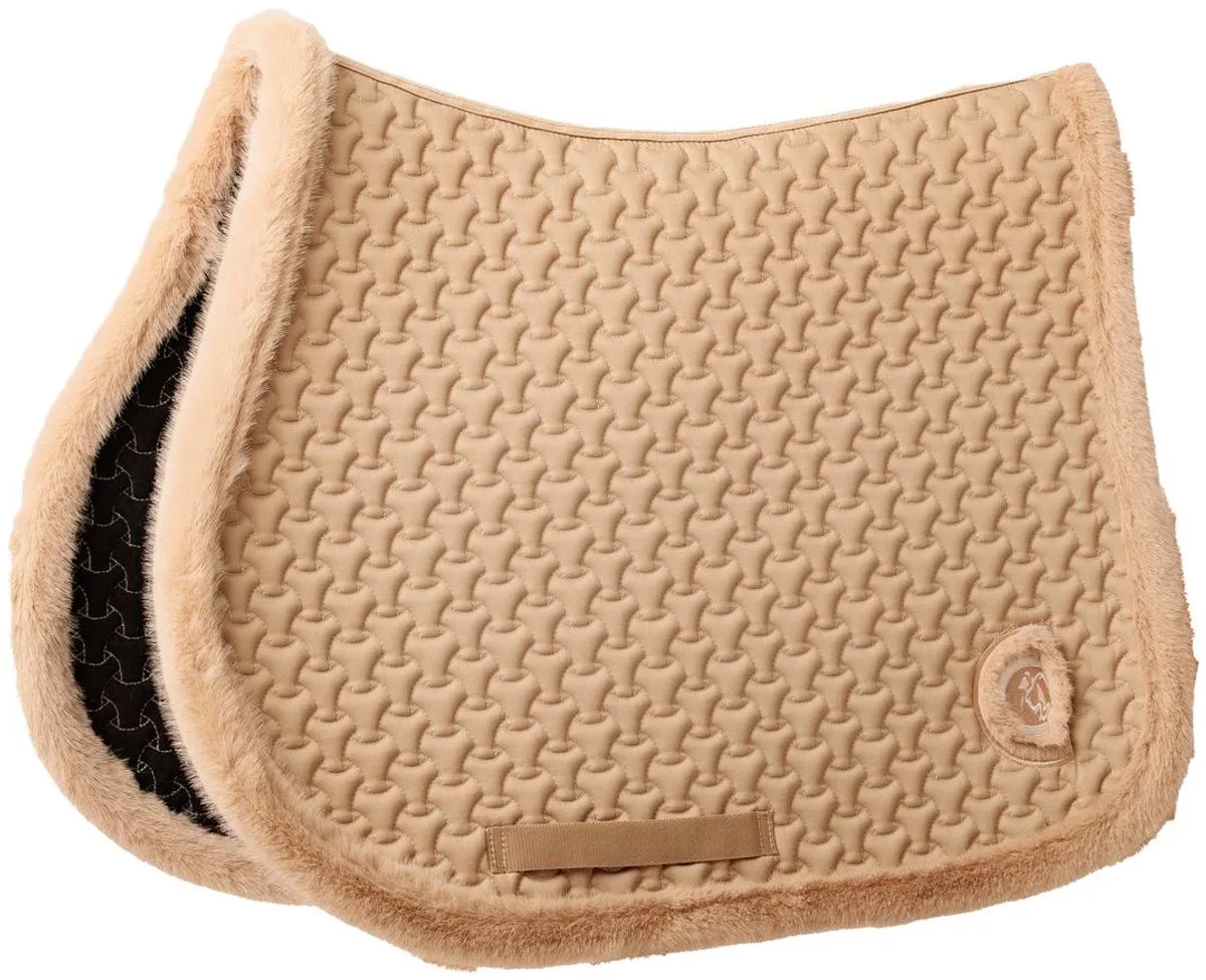 Zadeldoek Fake Fur Plaited Quilt jumping von Kentucky Horsewear in Beige – Produktfoto