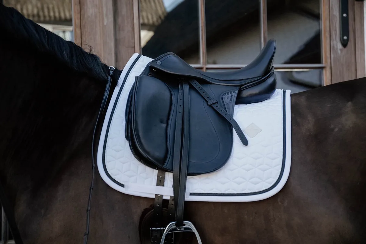 Zadeldoek glitter rope dressage wit/zwart von Kentucky Horsewear in Weiß – Produktfoto