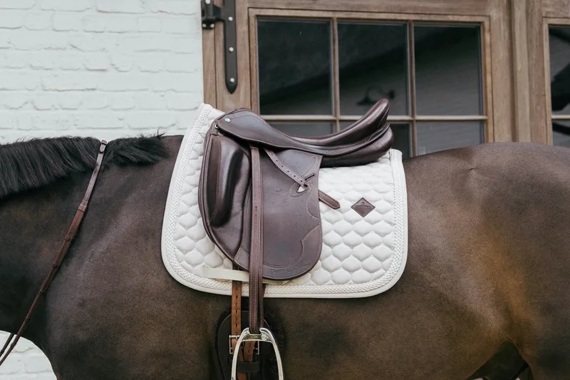 Zadeldoek - met gevlochten koord - Zadeldekje - Dressuur de Kentucky Horsewear en Beige – photo produit