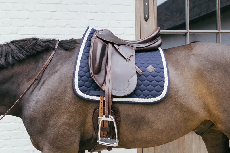 Zadeldoek - met gevlochten koord - Zadeldekje - Dressuur - marine van Kentucky Horsewear in Marineblauw – productfoto