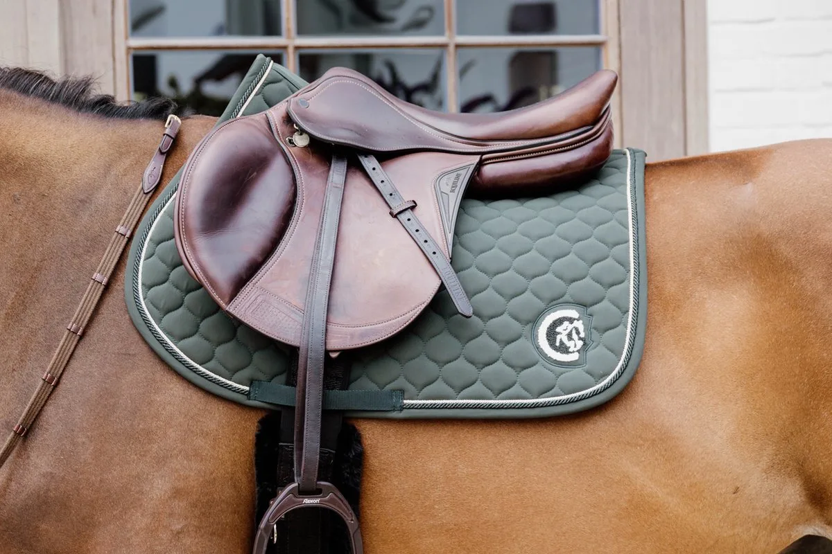 Zadeldoek onion quilt 3D logo jumping fra Kentucky Horsewear i Dennengroen – produktbillede