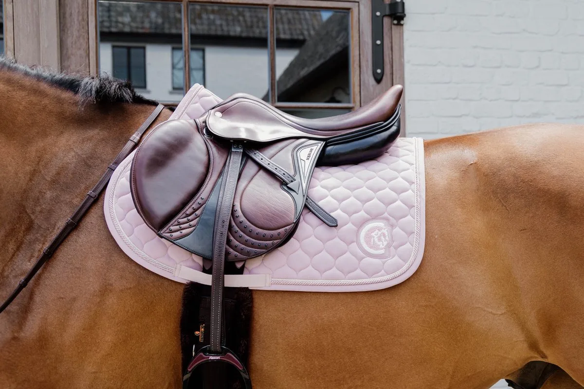 Zadeldoek onion quilt 3D logo jumping från Kentucky Horsewear i Lichtroze – produktbild