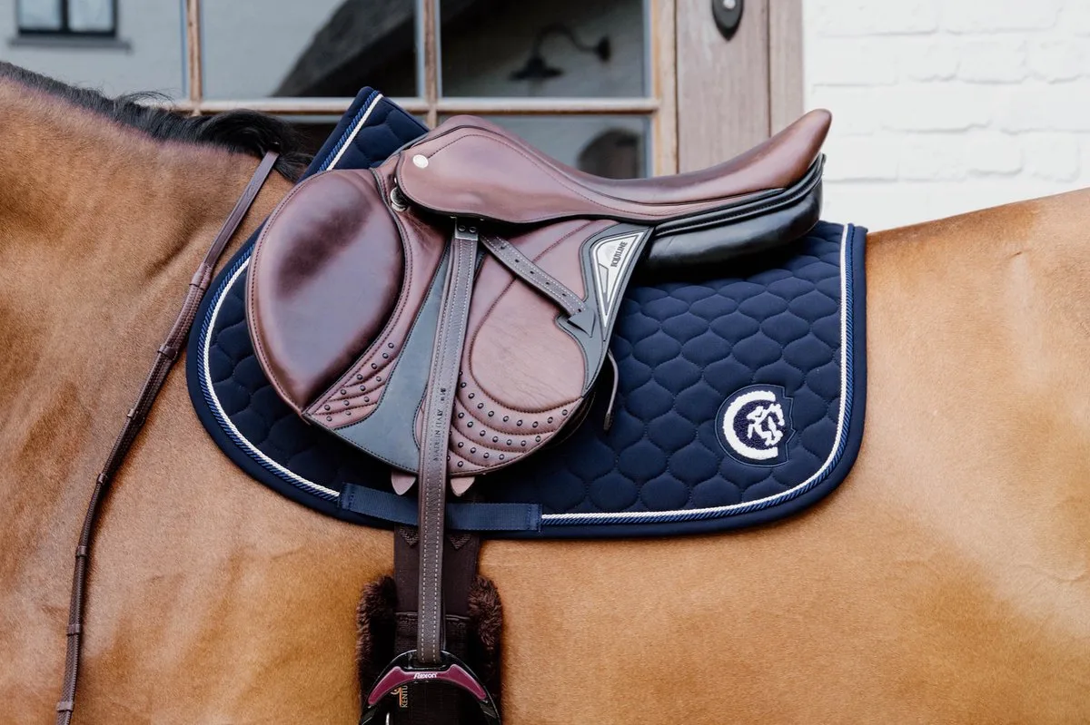 Zadeldoek onion quilt 3D logo jumping marine från Kentucky Horsewear i Marineblauw – produktbild
