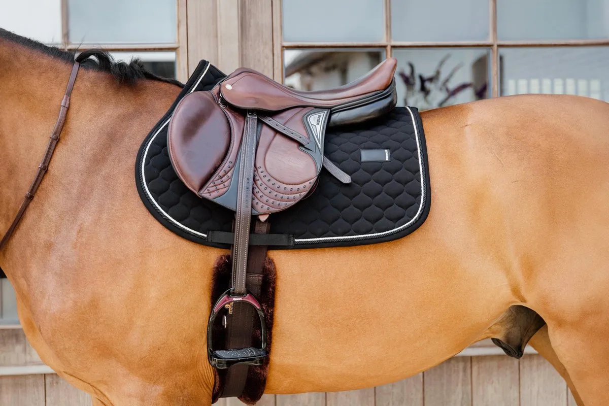 Zadeldoek onion quilt rubber logo jumping von Kentucky Horsewear in Schwarz – Produktfoto