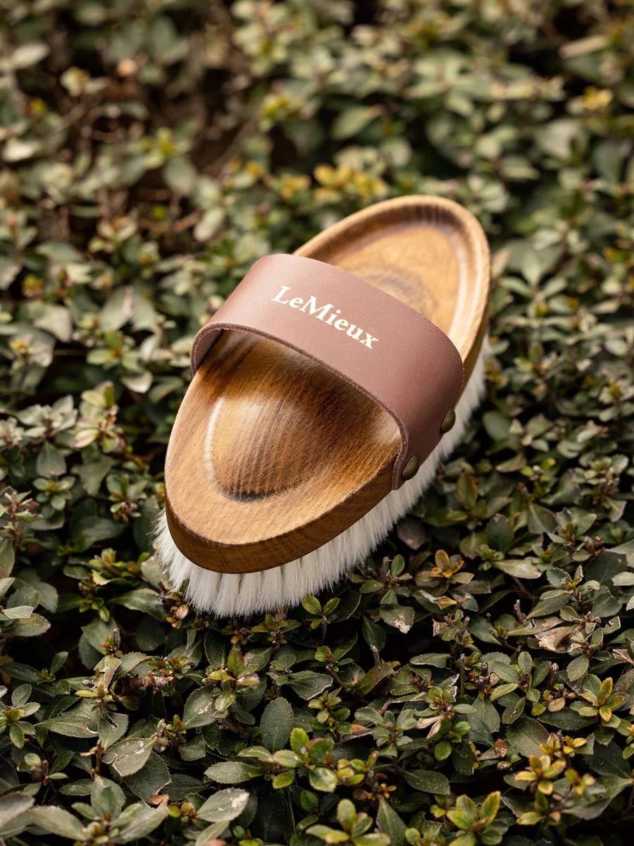 Artisan Zachte Borstel Geitenhaar Borstel van LeMieux in Bruin – productfoto