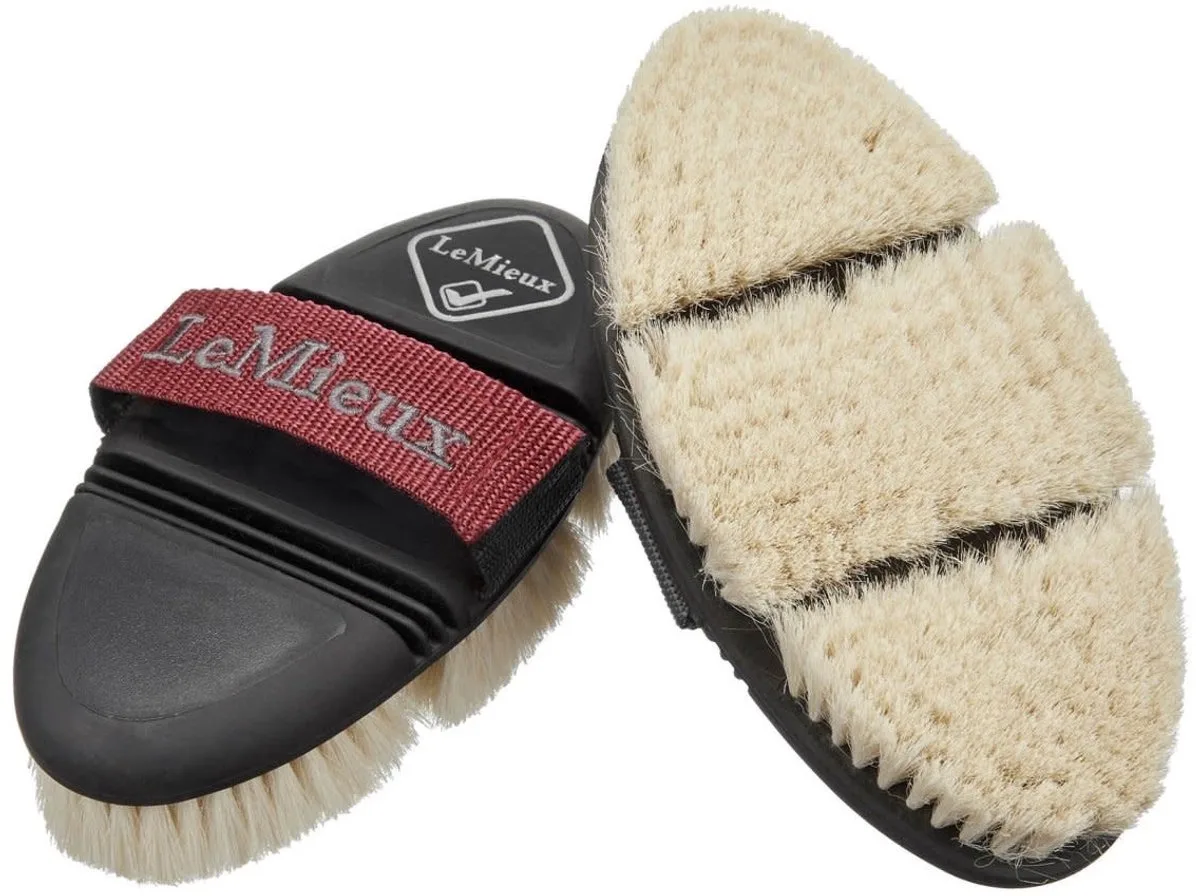 Flexi Geitenharen Body Brush från LeMieux i Apricot – produktbild