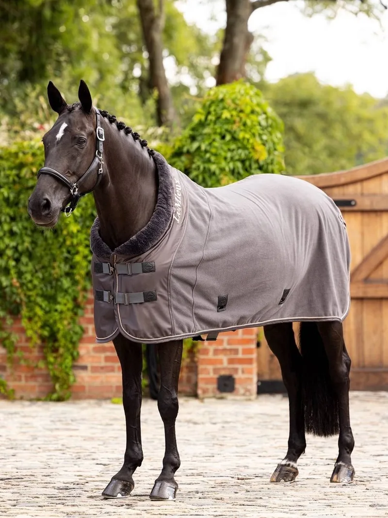 Luxe Fleece Paardendeken Graphite 195 by LeMieux in Kleurloos – product photo