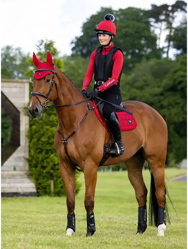 Zadeldek Lemieux Loire Classic Square Close Contact Springen de LeMieux en Rouge – photo produit