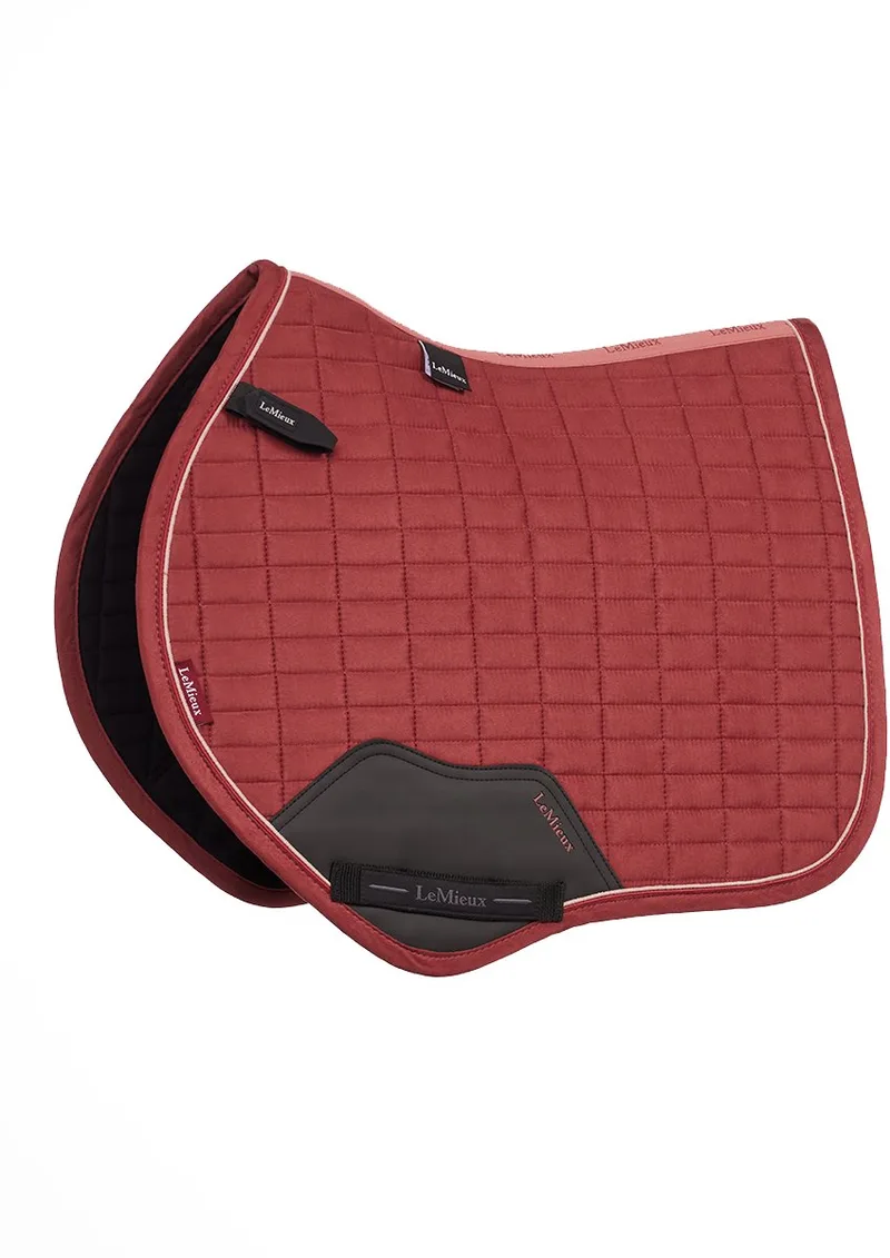 Zadeldek Lemieux Suede Close Contact Square Springen von LeMieux in Rot – Produktfoto