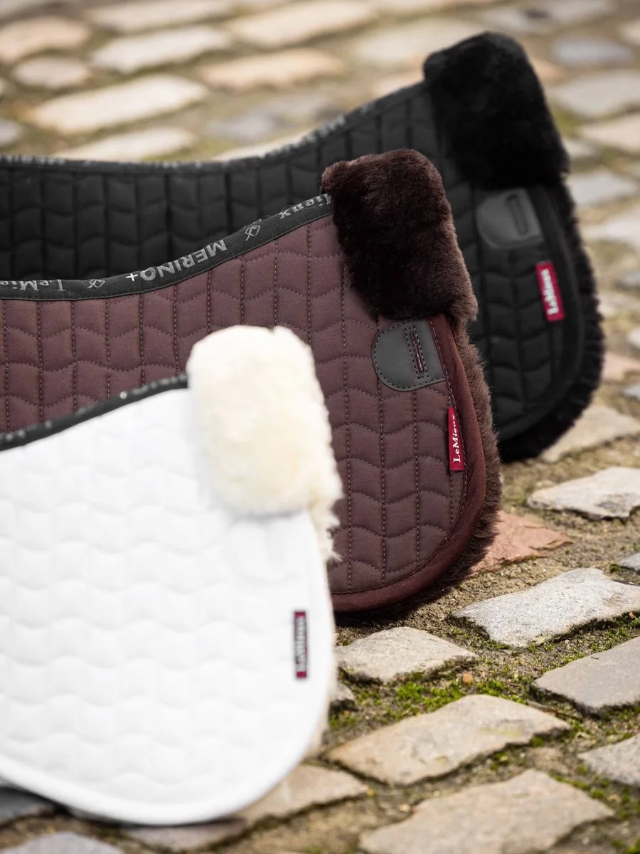 Zadelonderlegger Lemieux Pro Lambskin de LeMieux en Noir – photo produit